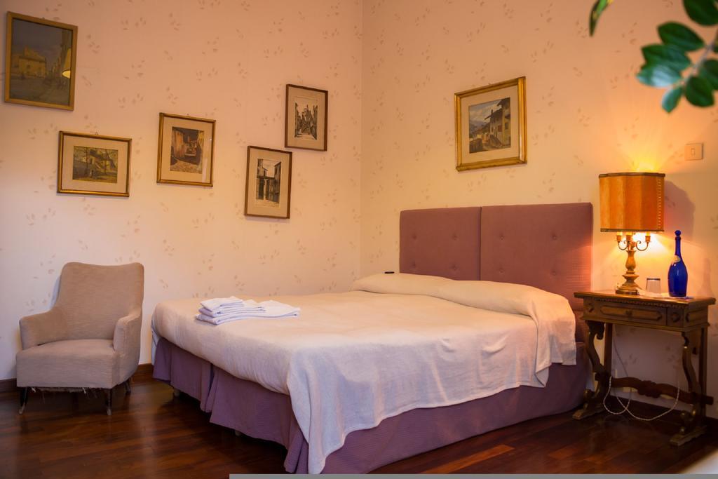 Doppel- oder Zweibettzimmer